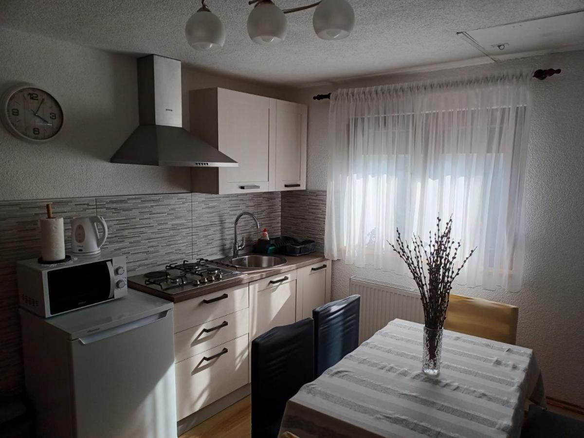 Apartman Soljac Appartement Perusic Buitenkant foto