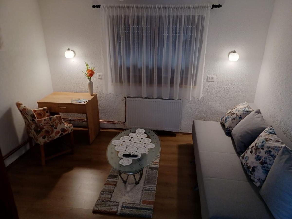 Apartman Soljac Appartement Perusic Buitenkant foto